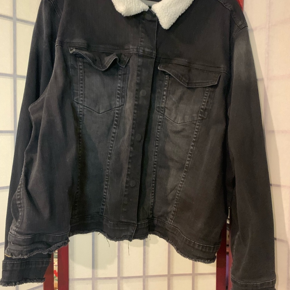 Max Jeans Black Denim Jacket with Faux Sherpa Collar - Picture 5 of 9